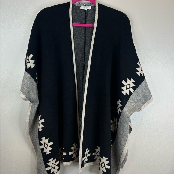 Warm & Cozy L Elegant Black Gray Women's Poncho Geometric Design Southwestern - Picture 2 of 12